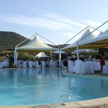 Hotel Ristorante La Tana Di Li Mazzoni Trinità d'Agultu Eksteriør billede
