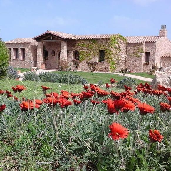 Hotel Ristorante La Tana Di Li Mazzoni Trinità d'Agultu Eksteriør billede