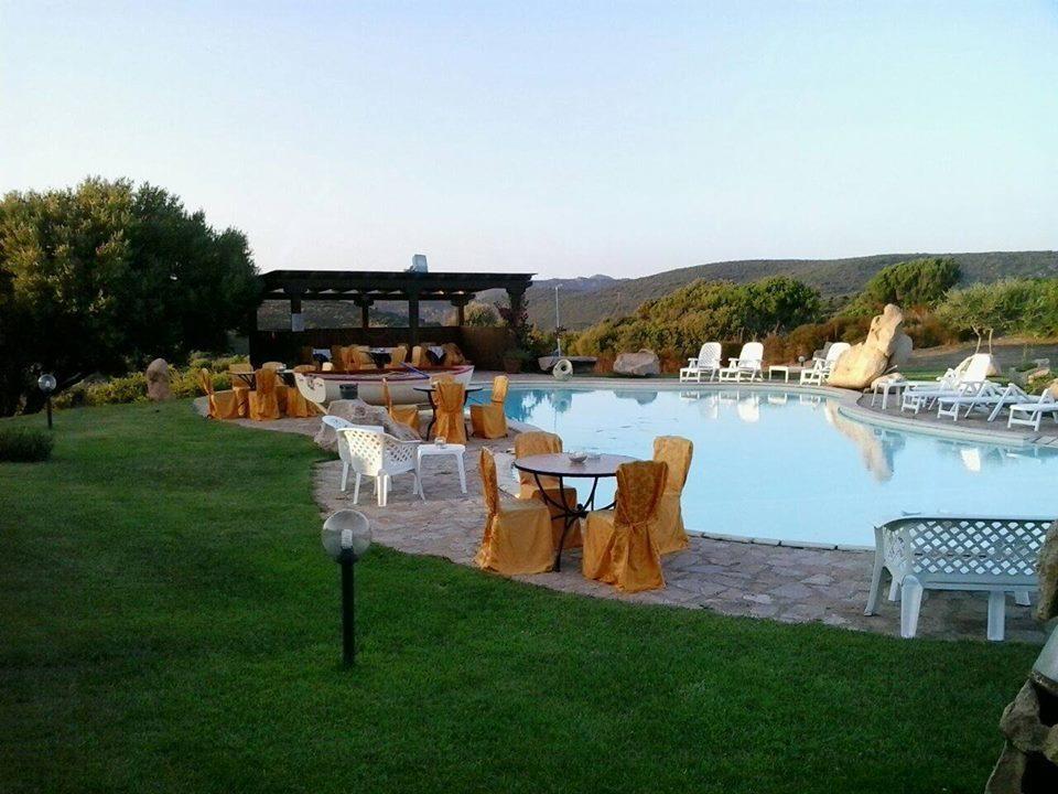 Hotel Ristorante La Tana Di Li Mazzoni Trinità d'Agultu Eksteriør billede