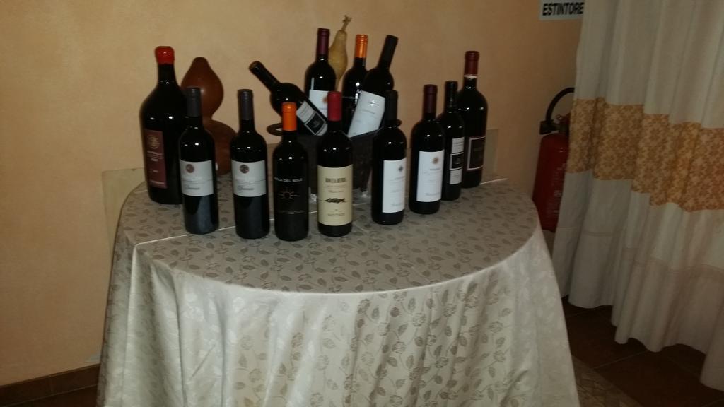 Hotel Ristorante La Tana Di Li Mazzoni Trinità d'Agultu Eksteriør billede