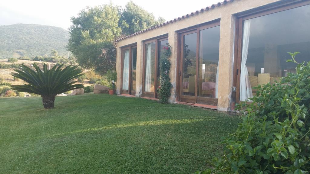 Hotel Ristorante La Tana Di Li Mazzoni Trinità d'Agultu Eksteriør billede