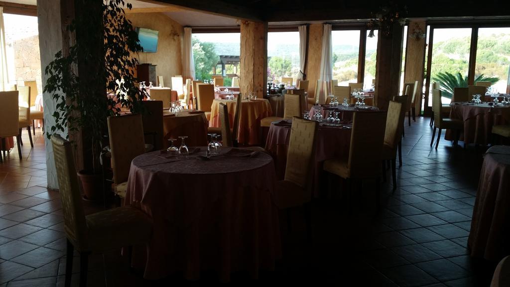 Hotel Ristorante La Tana Di Li Mazzoni Trinità d'Agultu Eksteriør billede